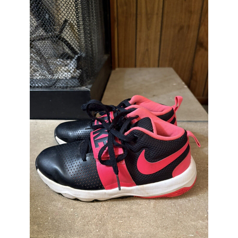 Nike Team Hustle D 8 (GS) Basketball Shoe 881941-002 Size 6Y Women 7.5 Pink Blck